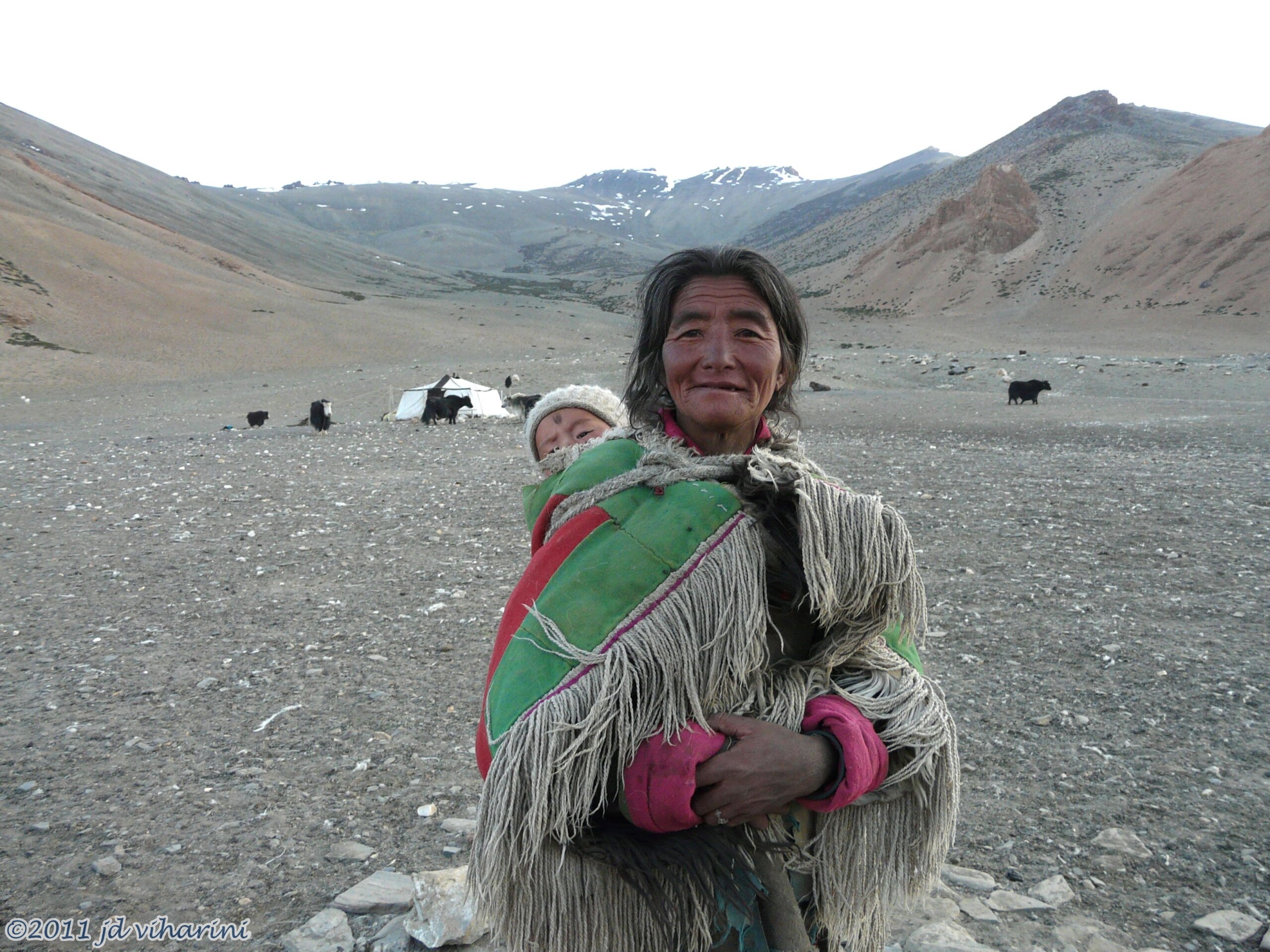 Nomad woman and baby © JD Viharini